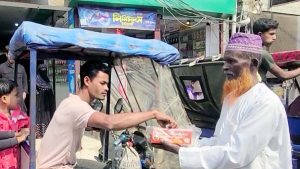 মিষ্টি বিতরণ